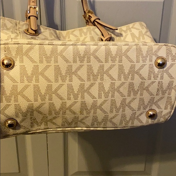 Michael Kors Jet Set Signature Tote Bag - Picture 3 of 8